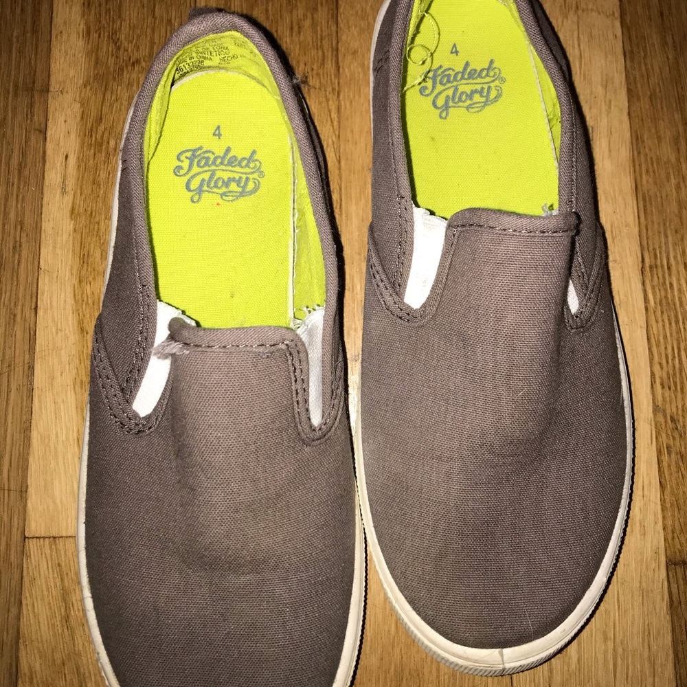 gray-brown shoes